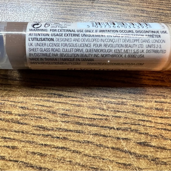 Revolution Fast Base Concealer Lightweight Buildable Coverage “C14” Conceal - Picture 6 of 7